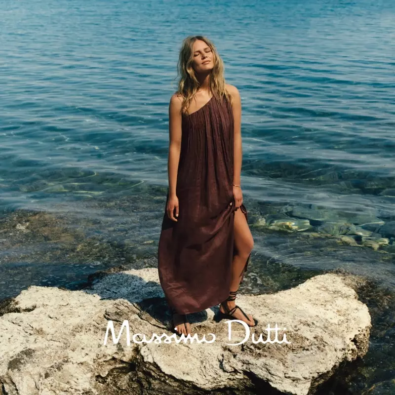 Massimo Dutti Asimmetrik köýnek we daňylan deri tekiz sandal.