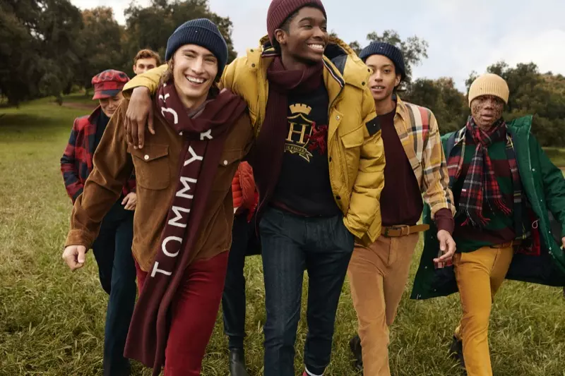 Een afbeelding van de reclamecampagne van Tommy Hilfiger in de herfst van 2020.