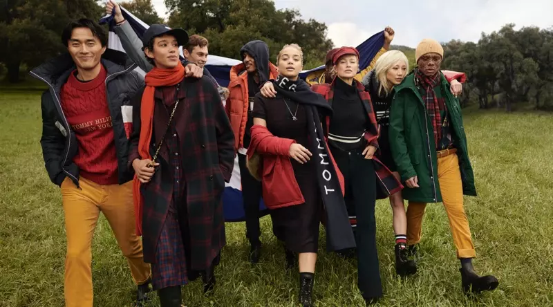 Tommy Hilfiger spotlights outerwear para sa taglagas-taglamig 2020 na kampanya.