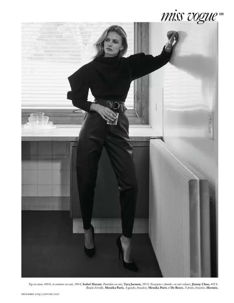 Edita Vilkeviciute bär eleganta stilar för Vogue Paris