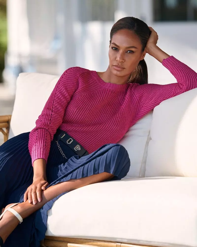 Modell Joan Smalls näeb Lauren Ralph Laureni 2021. aasta kevadkampaania jaoks ilus roosa välja.