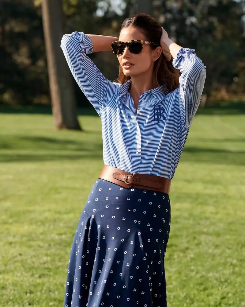 Lily Aldridge nosi casual chic look u kampanji Lauren Ralph Lauren za proljeće 2021.