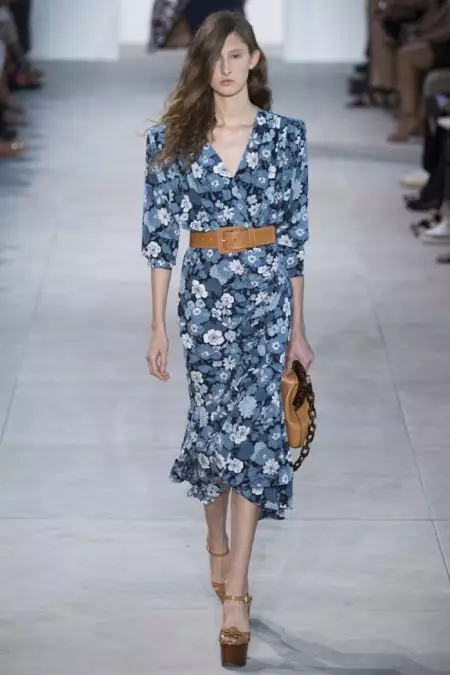 Michael Kors apporte les fleurs pour le printemps 2017