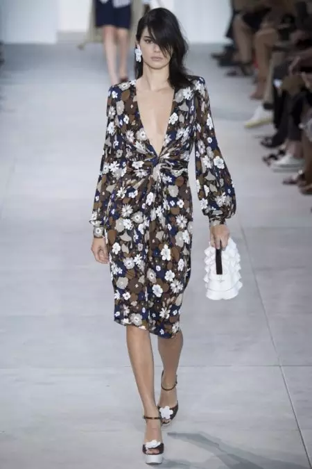 Michael Kors Amabweretsa Blooms kwa Spring 2017