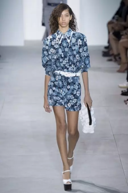 Michael Kors Amabweretsa Blooms kwa Spring 2017