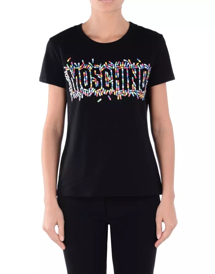 អាវយឺតដៃខ្លី Moschino ជាមួយនឹងការបោះពុម្ពថ្នាំគ្រាប់