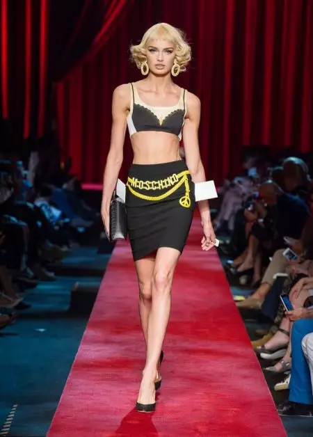 Moschino 2017-ci ilin Baharı üçün Kağız Kuklaları Canlandırır