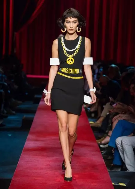 Moschino, 2017 İlkbaharında Kağıt Bebeklere Hayat Veriyor