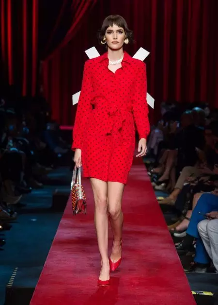 Moschino 2017-ci ilin Baharı üçün Kağız Kuklaları Canlandırır