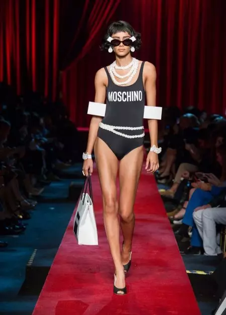 Moschino dia mitondra saribakoly taratasy ho fiainana ho an'ny lohataona 2017