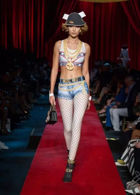 Moschino 2017-ci ilin Baharı üçün Kağız Kuklaları Canlandırır