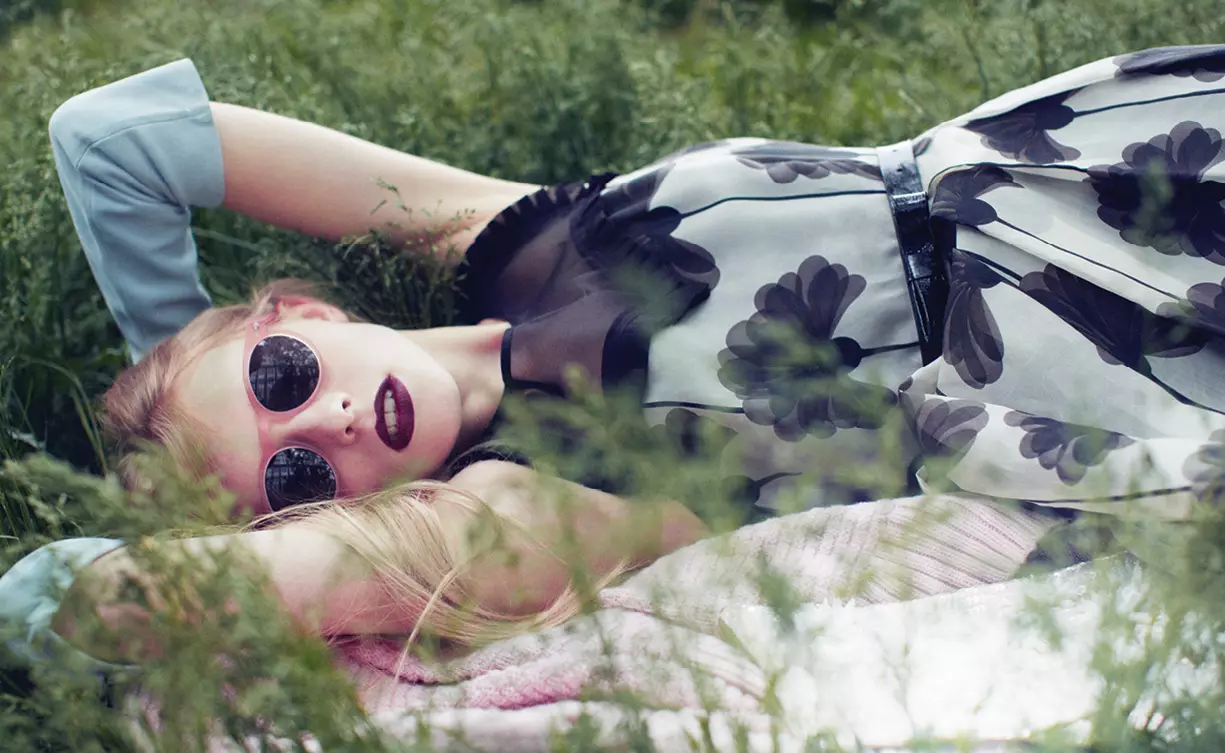 Nastya Zhidkikh Dons Florals for Foam 2013년 7월/8월 Justin Hollar 제작