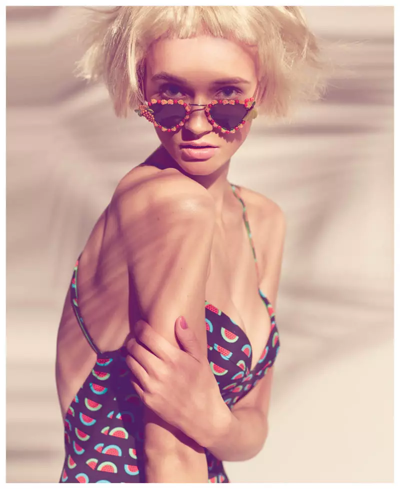 Liv O'Driscoll se vuelve tropical para Foam March/Abril 2013 por Justin Hollar