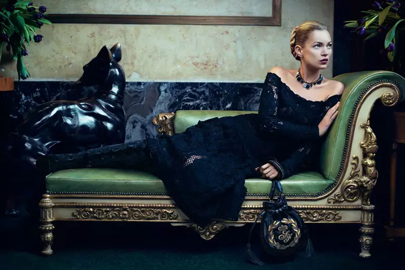 Kate Moss da Karmen Pedaru Exude Elegance a yakin Salvatore Ferragamo na Fall 2012 na Mikael Jansson