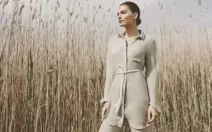 Alyssa Miller modellerer Solid & Striped's Fall Offerings