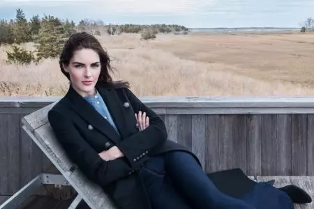 Hilary Rhoda išsiskiria elegantišku lengvumu Veronica Beard rudens kampanijoje