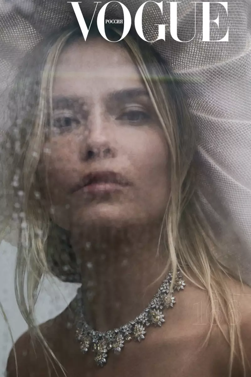 Natasha Poly pozira u eteričnim bijelim haljinama za Vogue Russia