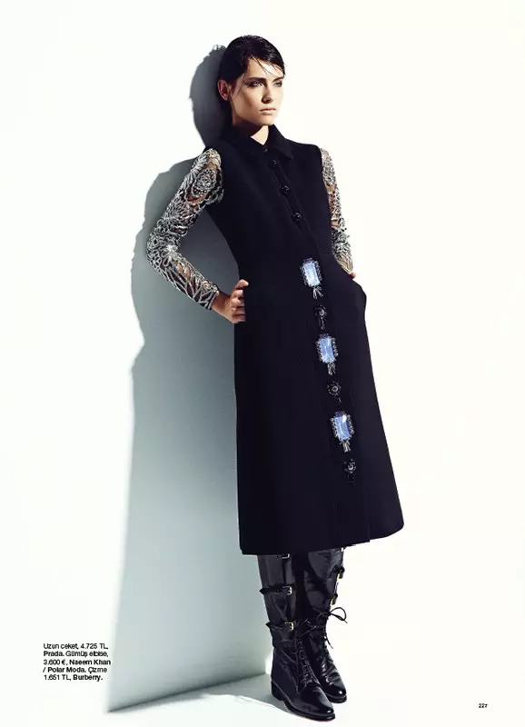 Romana Balazova Dons Evening Glam สำหรับ Harper's Bazaar Turkey พฤศจิกายน 2012 โดย Ahmet Unver