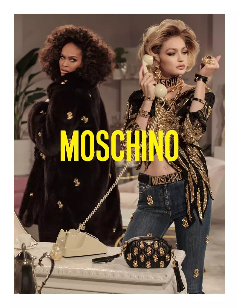 Joan Smalls a Gigi Hadid erschéngen an der Moschino Hierscht-Wanter 2019 Kampagne