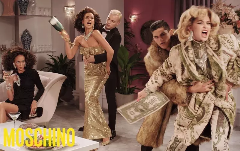 Джоан Смоллс, Ірына Шэйк і Джыджы Хадыд у восеньскай кампаніі Moschino 2019