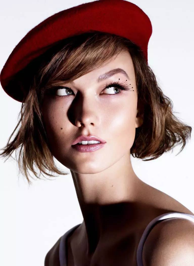 Karlie Kloss modelleert zomerschoonheid voor de Sunday Times-stijl