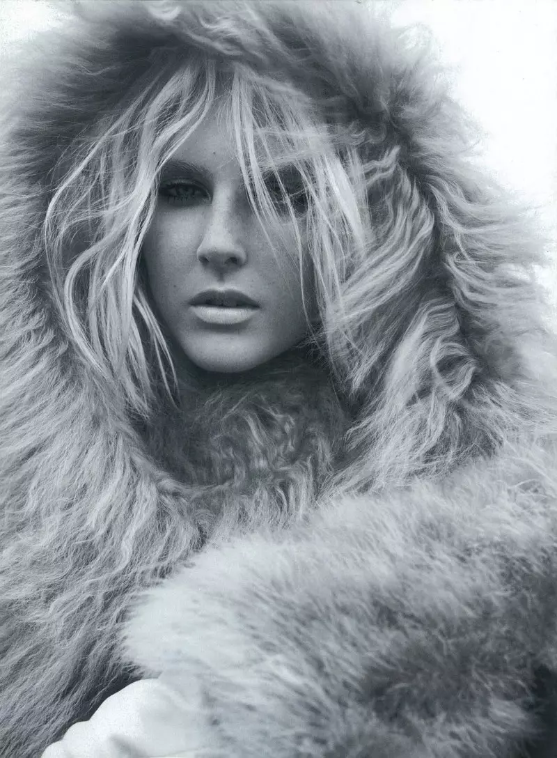 Lisanne de Jong ni Miguel Reveriego para sa Harper's Bazaar UK Nobyembre 2011