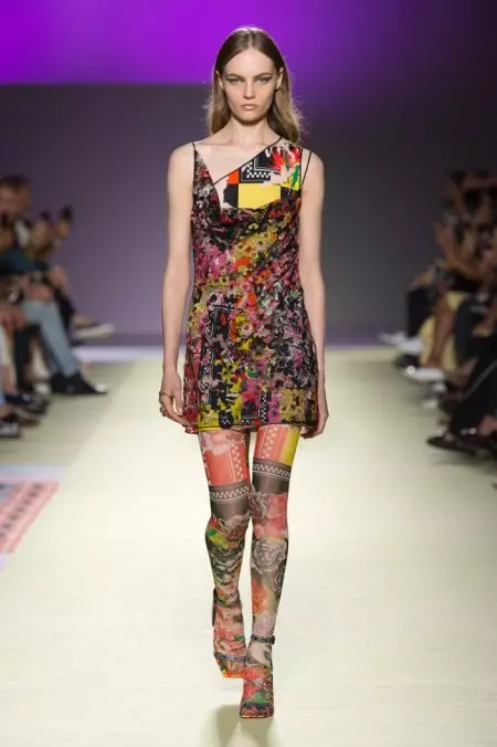 Versace بہار 2019 کے لیے بولڈ پرنٹس فراہم کرتا ہے۔