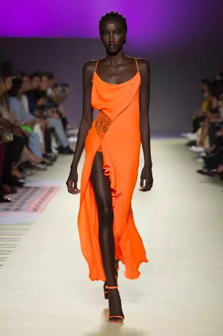 Versace Ikupereka Zosindikiza Zolimba Mtima za Spring 2019