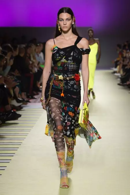 Versace 2019 İlkbaharı İçin Cesur Baskılar Sunuyor