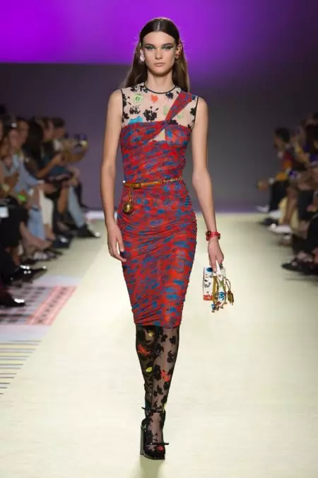 Naghahatid ang Versace ng Mga Bold Print para sa Spring 2019