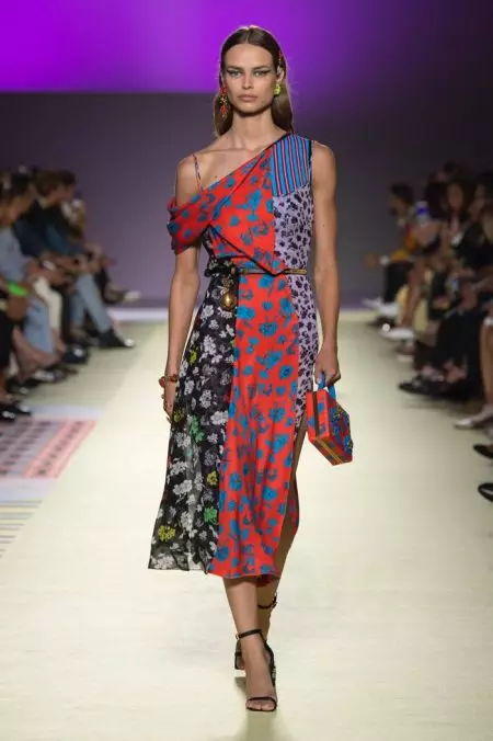 Naghahatid ang Versace ng Mga Bold Print para sa Spring 2019