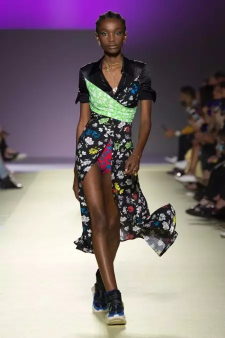 Versace 2019 İlkbaharı İçin Cesur Baskılar Sunuyor