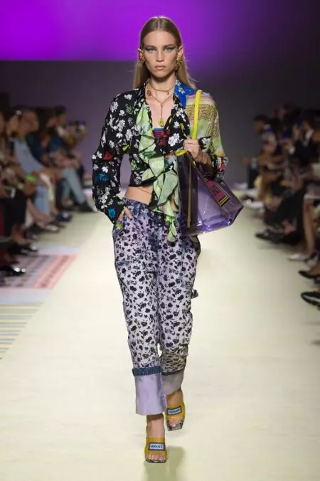 Naghahatid ang Versace ng Mga Bold Print para sa Spring 2019