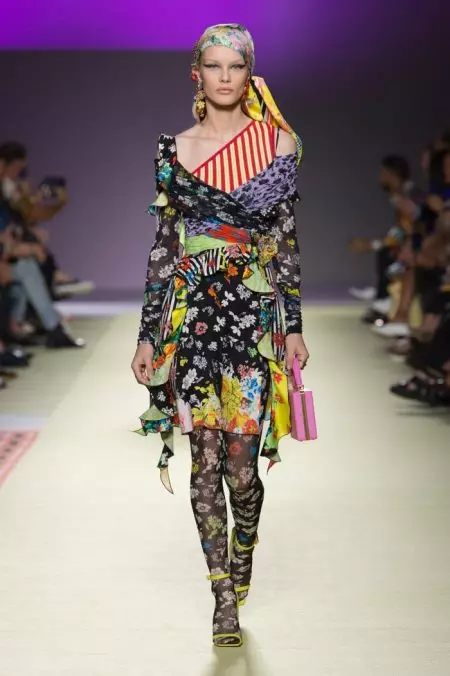 Naghahatid ang Versace ng Mga Bold Print para sa Spring 2019