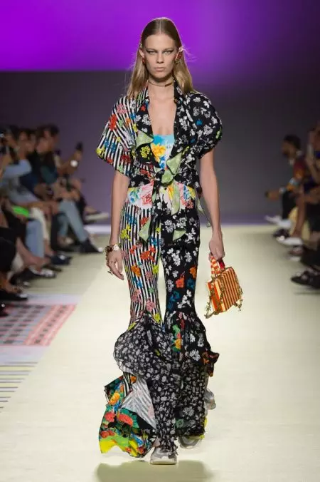 Naghatag ang Versace og Bold Prints para sa Spring 2019