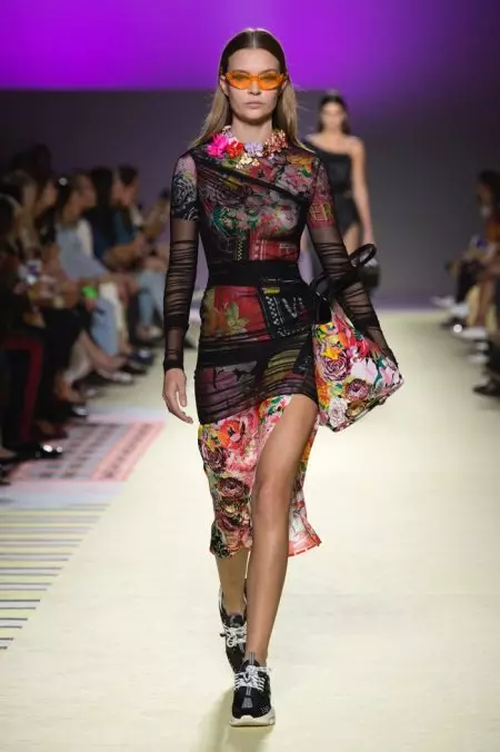 Naghahatid ang Versace ng Mga Bold Print para sa Spring 2019