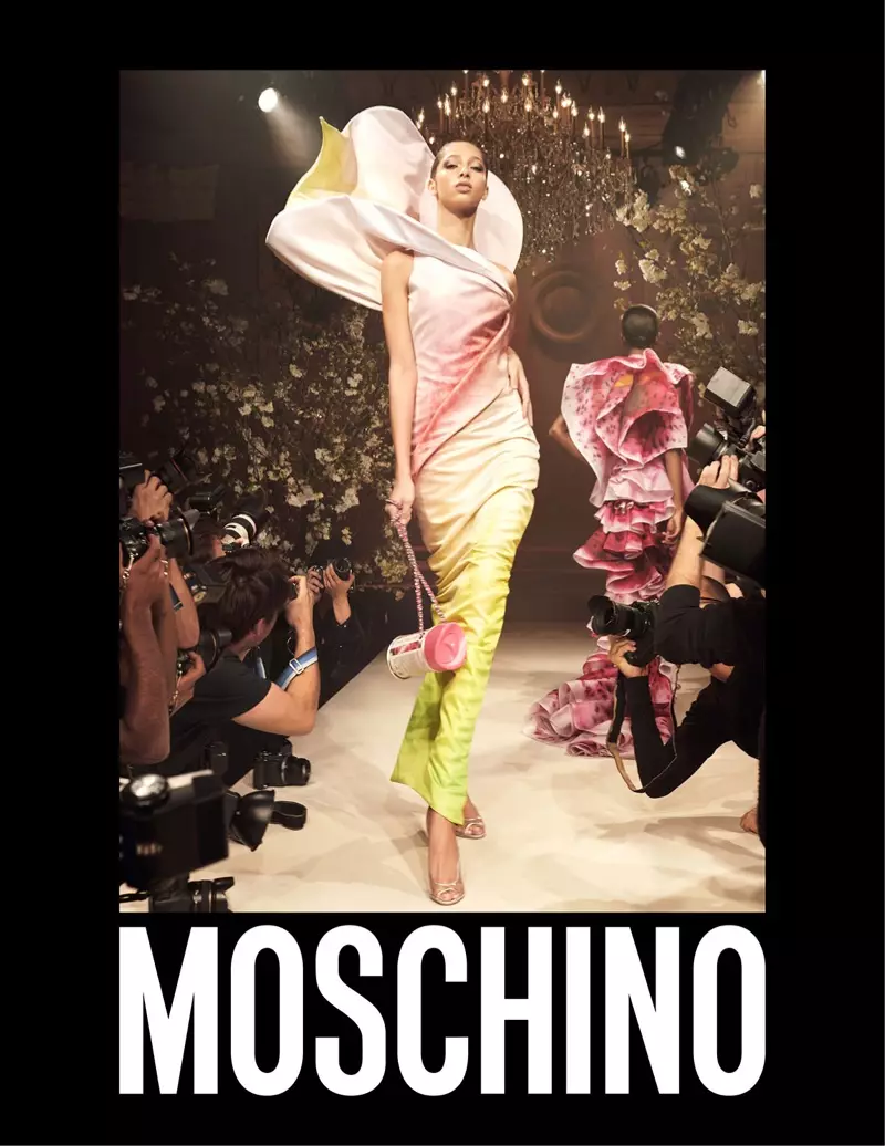 Јасмин Вајналдум се појавува во кампањата на Moschino за пролет-лето 2018 година