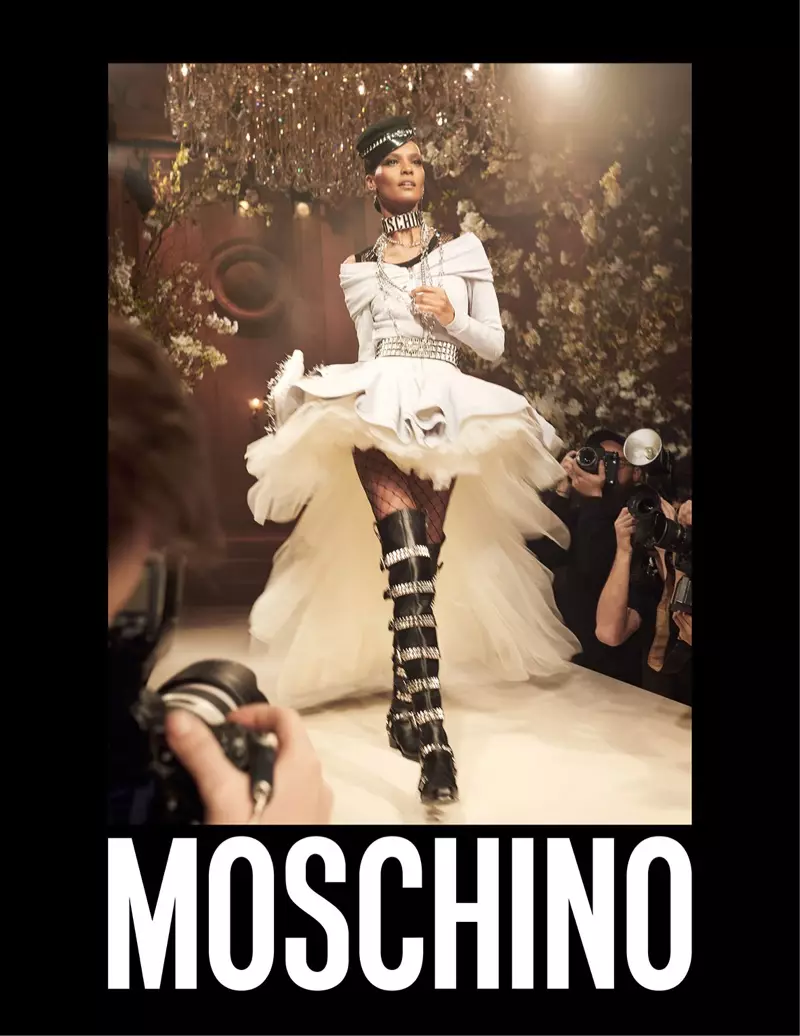 Лия Кебеде стала лицом весенне-летней кампании Moschino 2018.