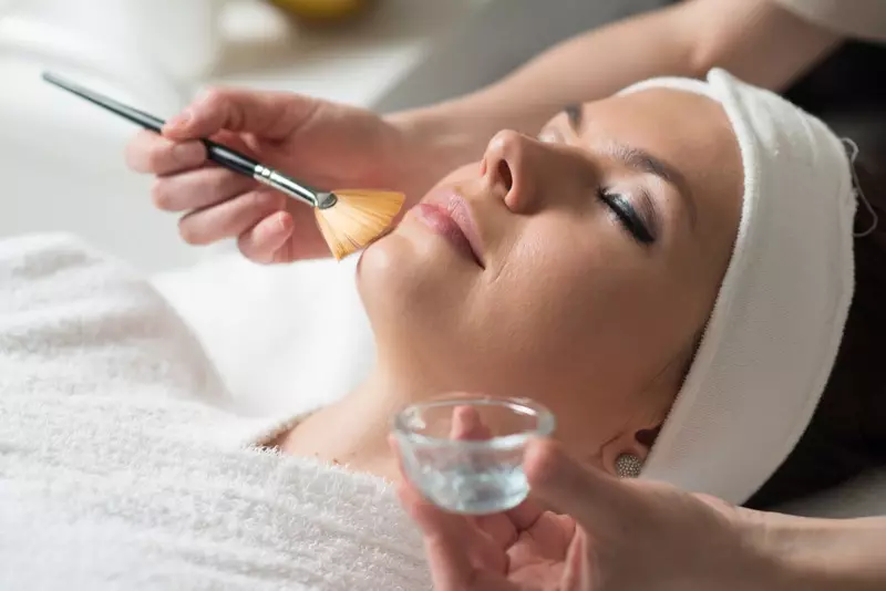 Scuab Spa Cóireála Aghaidhe Mná