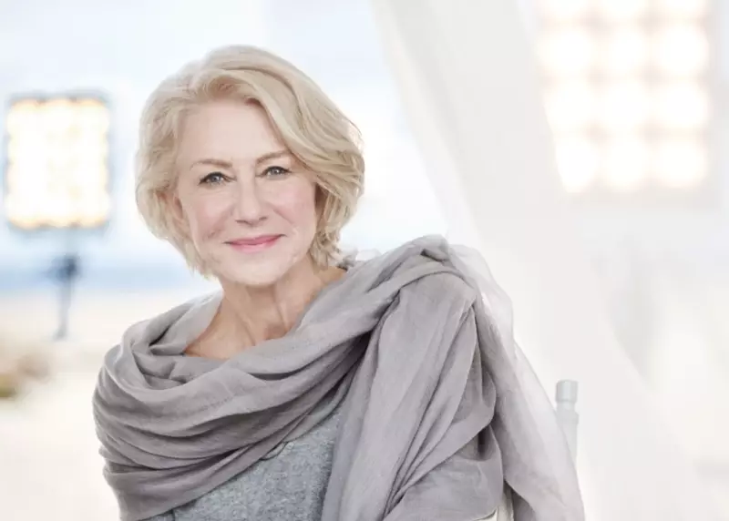 Helen Mirren သည် L'Oreal Paris Age Perfect 2016 လှုပ်ရှားမှုတွင် ပါဝင်သရုပ်ဆောင်ထားသည်။