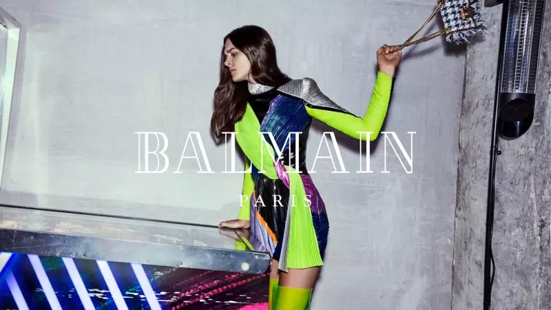 Balmain tikt Charlotte Lawrence aan voor herfst-winter 2018-campagne