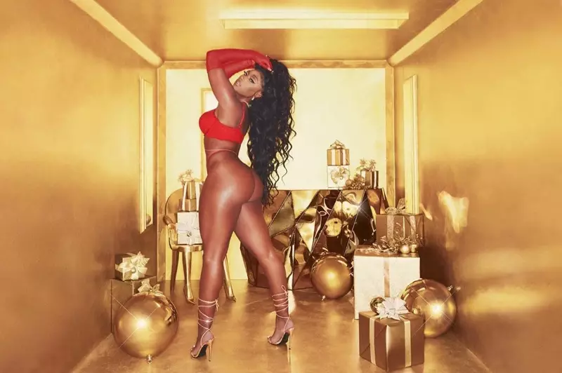 Devenind festivă, Megan Thee Stallion apare în campania Savage x Fenty Holiday 2020.