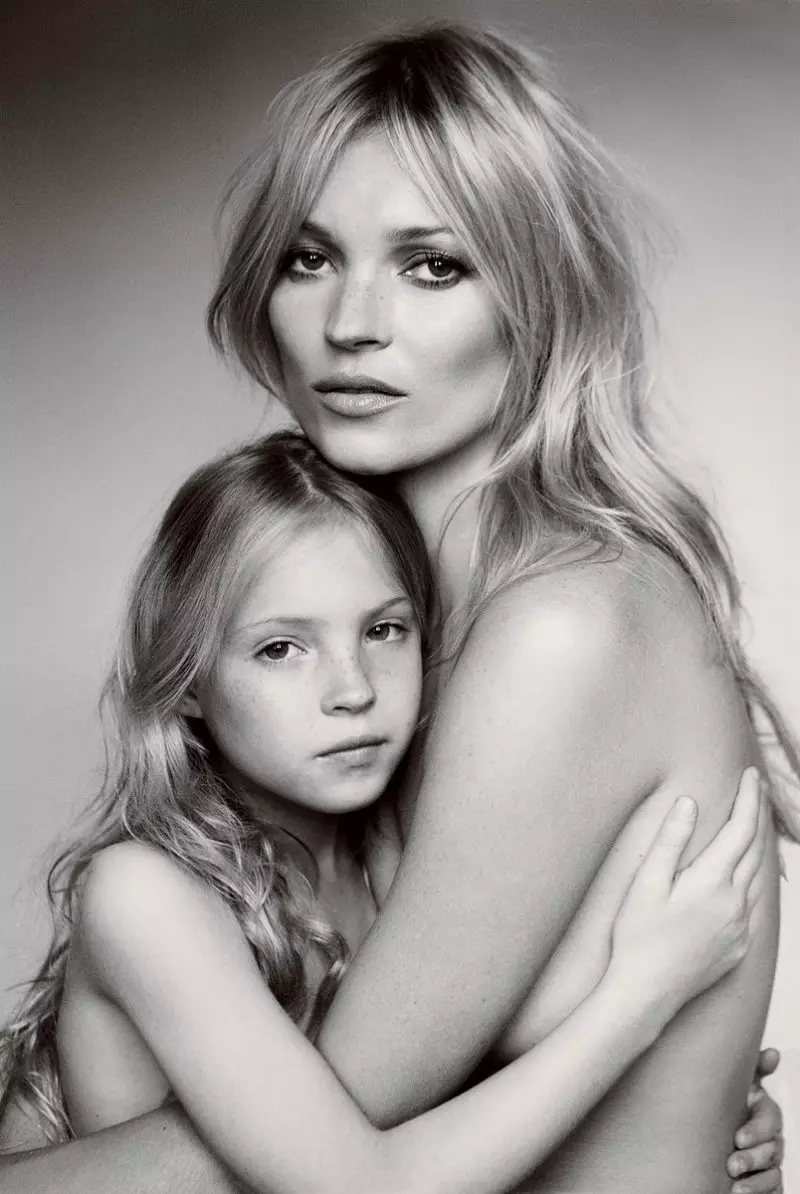 Mario Testino의 Vogue US 2011년 9월을 위한 Kate Moss