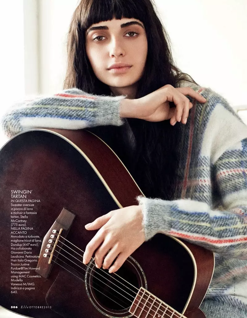 Vanessa Moreira hält es für Dan Martensen in Elle Italia Spread lässig