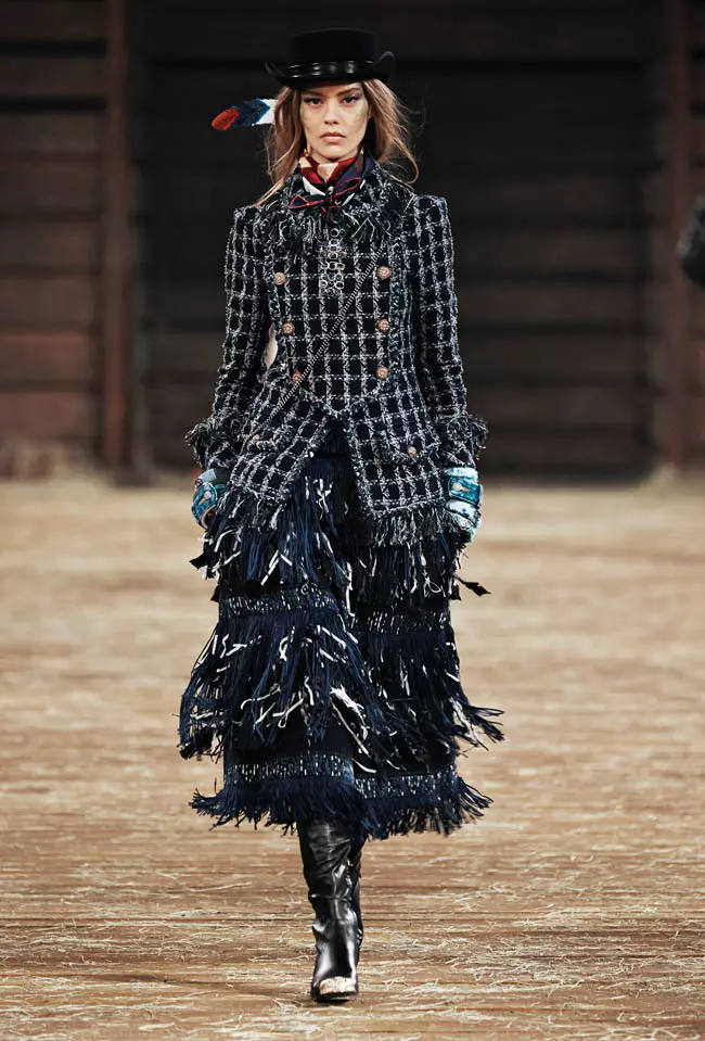 Chanel Pre-Fall 2014 Runway Show