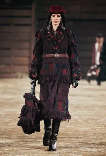 Chanel Pre-Fall 2014 Runway Show