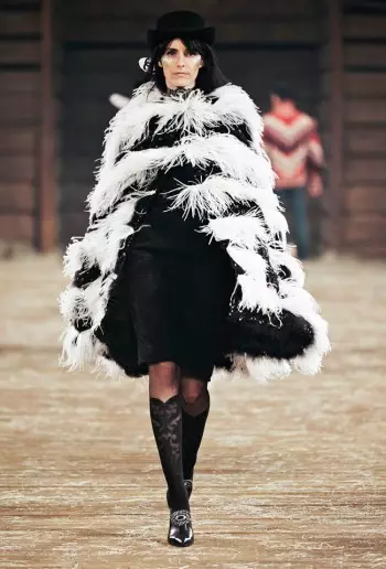 Chanel Pre-Fall 2014 Runway Show