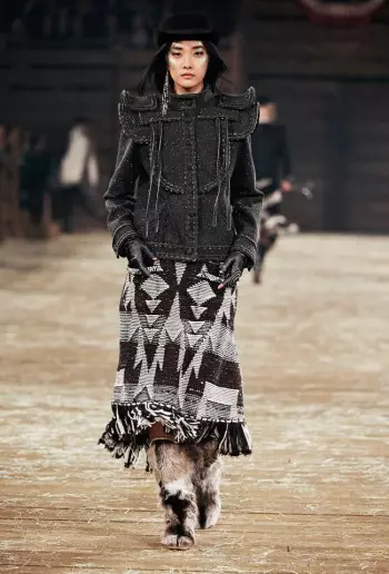 Паказанне Chanel перад восенню 2014 года