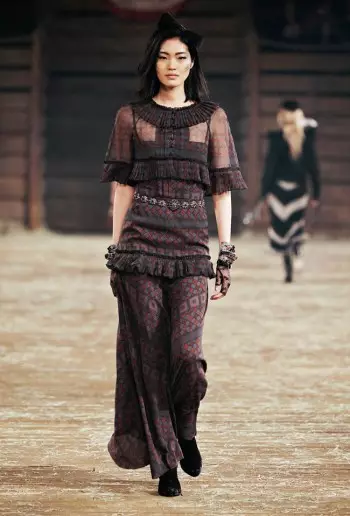 Chanel Pre-Fall 2014 Runway Show