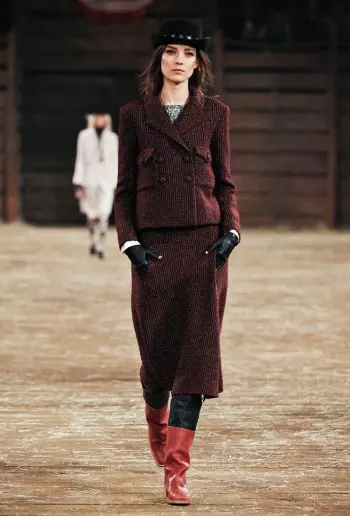 Chanel Pre-Fall 2014 Runway Show